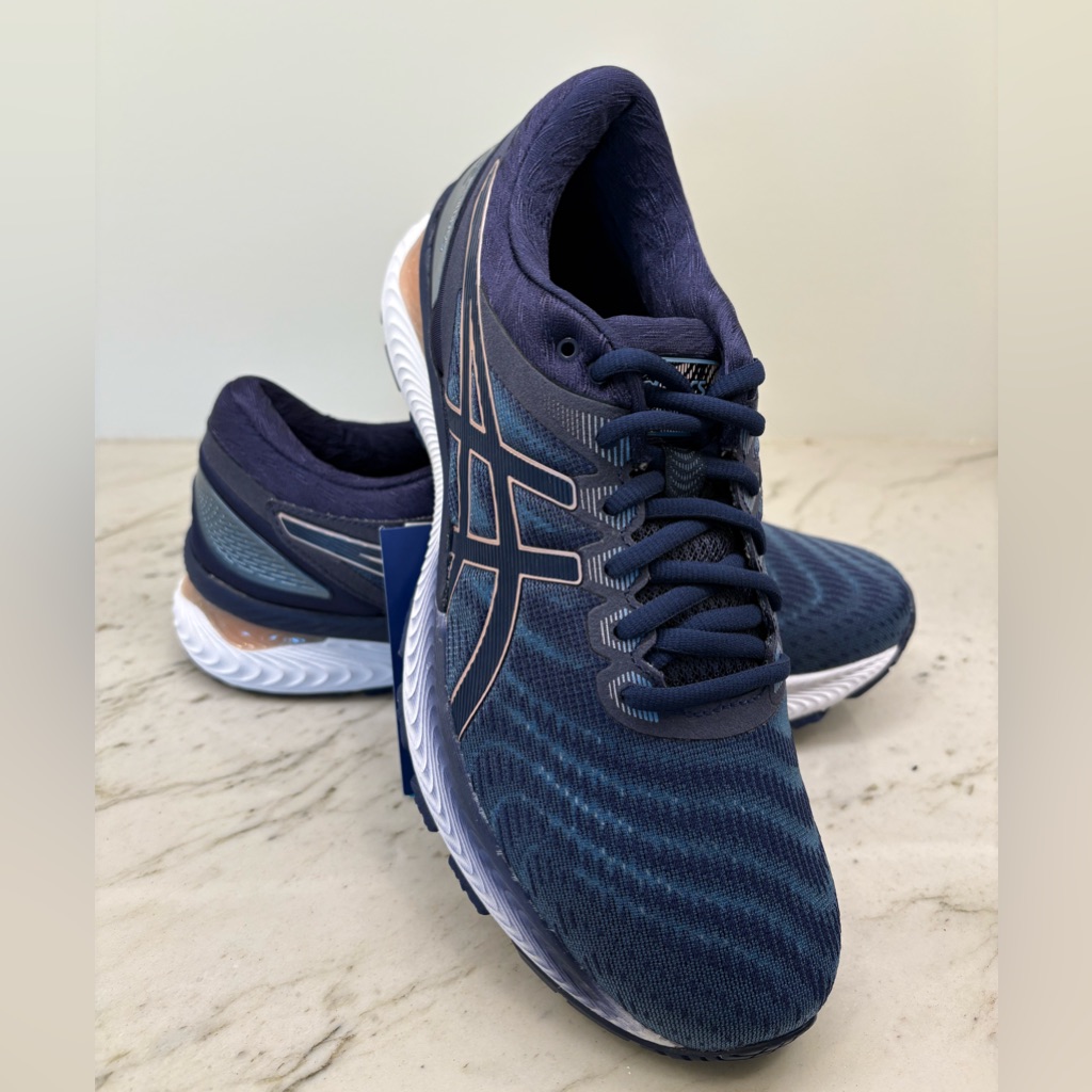 Brand New Asics Gel  Nimbus 22
